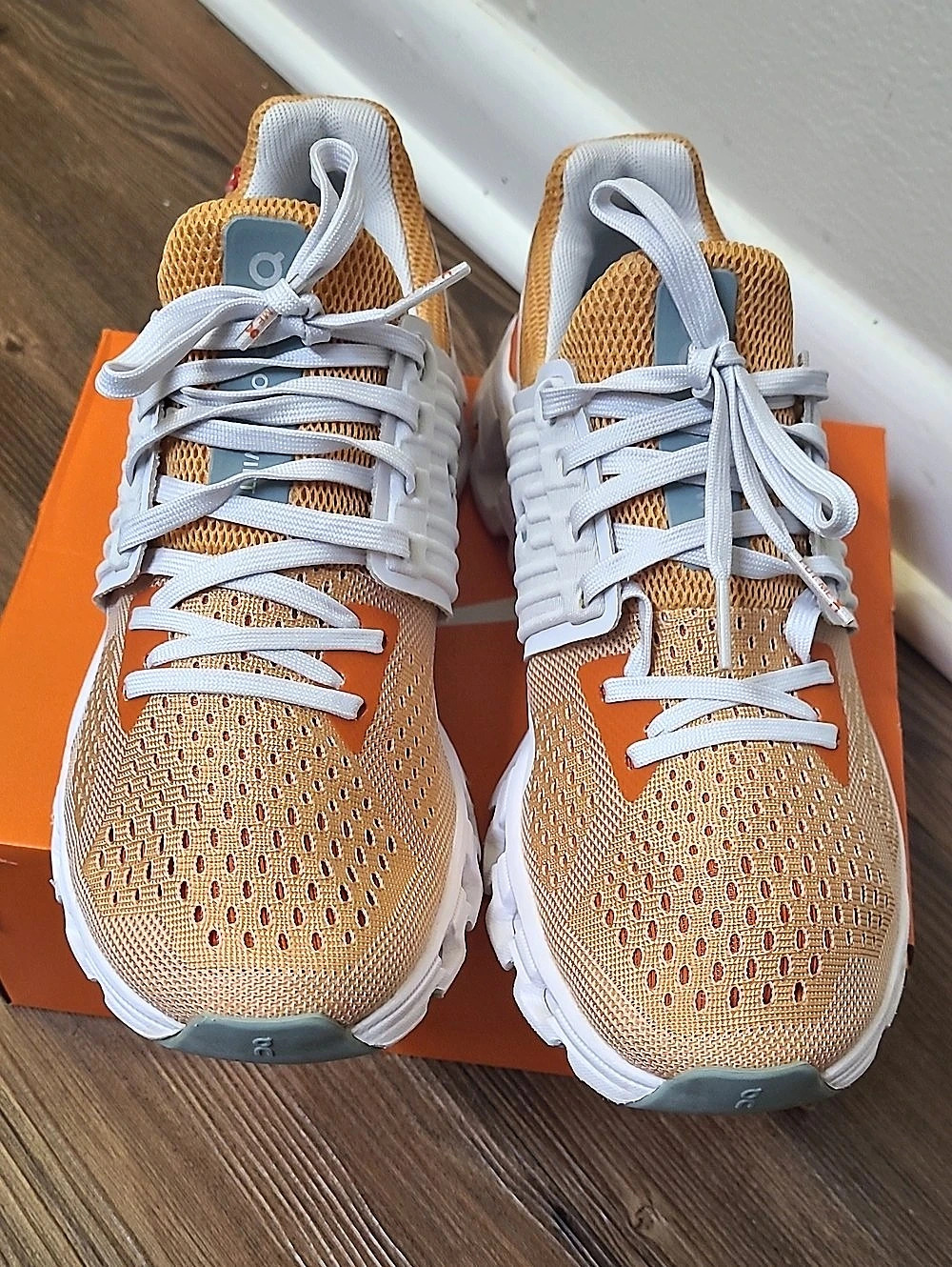 On Cloudswift Copper Frost Athletic Shoes Orange & White US 7